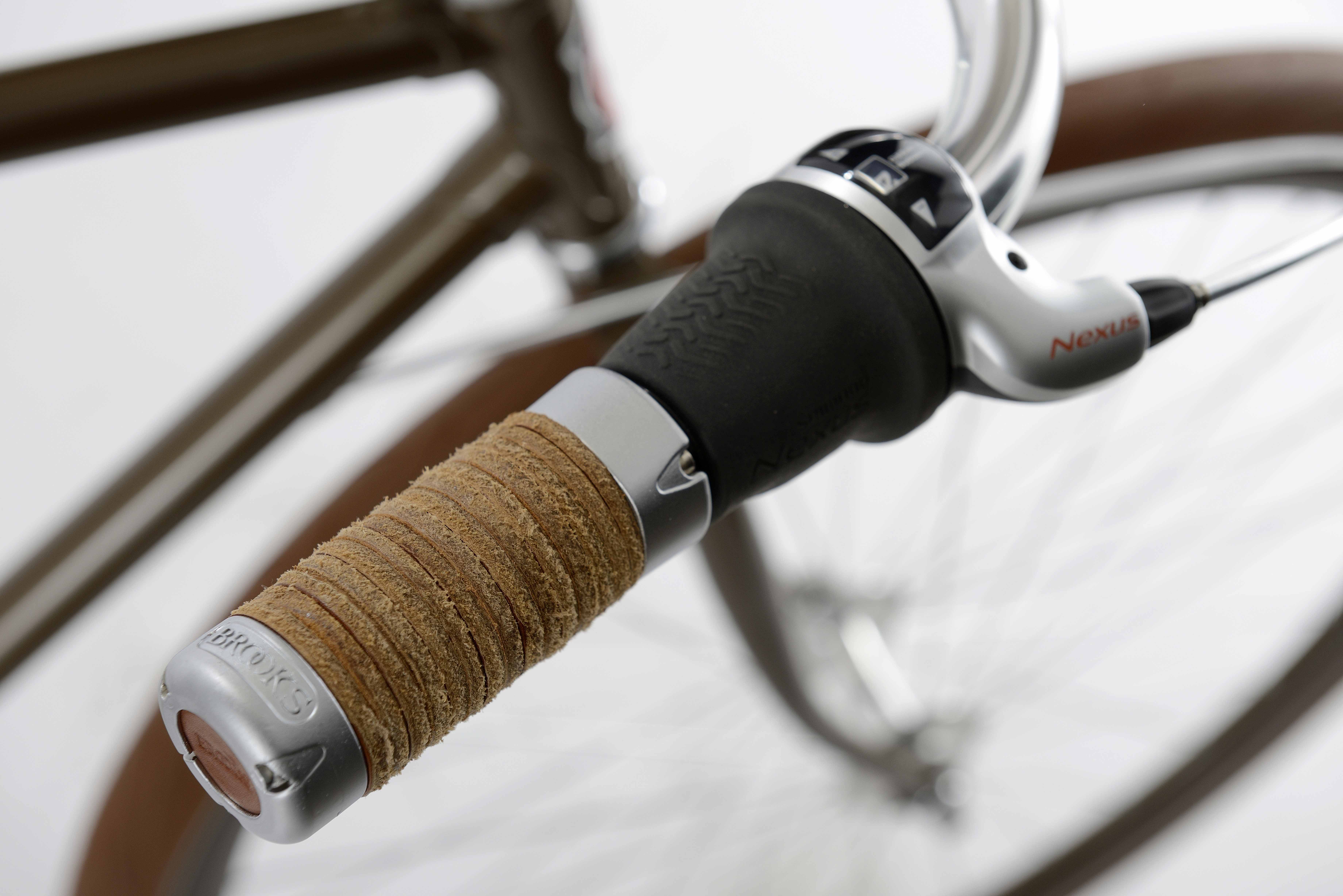 brooks plump leather grips